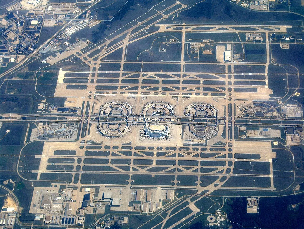 Overhead map showing the semicircular layout of Terminals A, B, C, D, and E at Dallas-Fort Worth International Airport